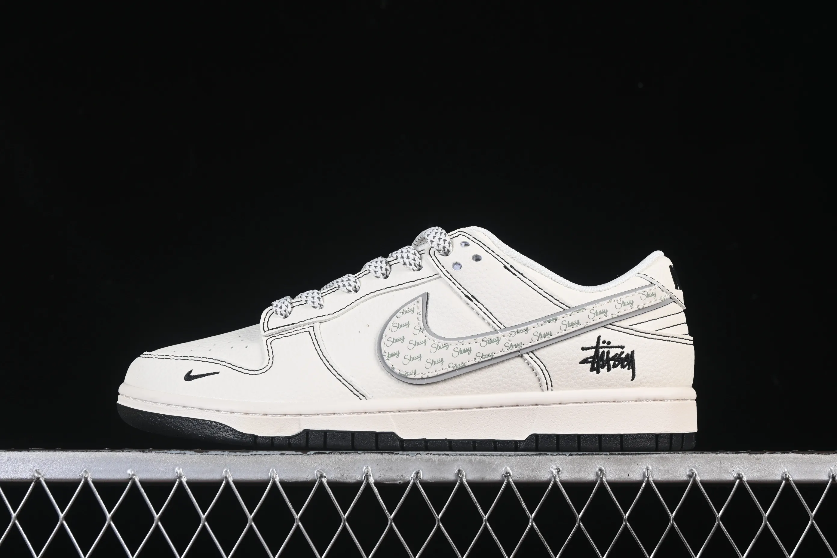 All categories Nk SB Dunk Series Nk SB Dunk Low High-end customized low-top sneakers Nike SB Dunk Low Stusi co-branded beige black line gray silver high-end customized low-top casual sneakers HH7518-097